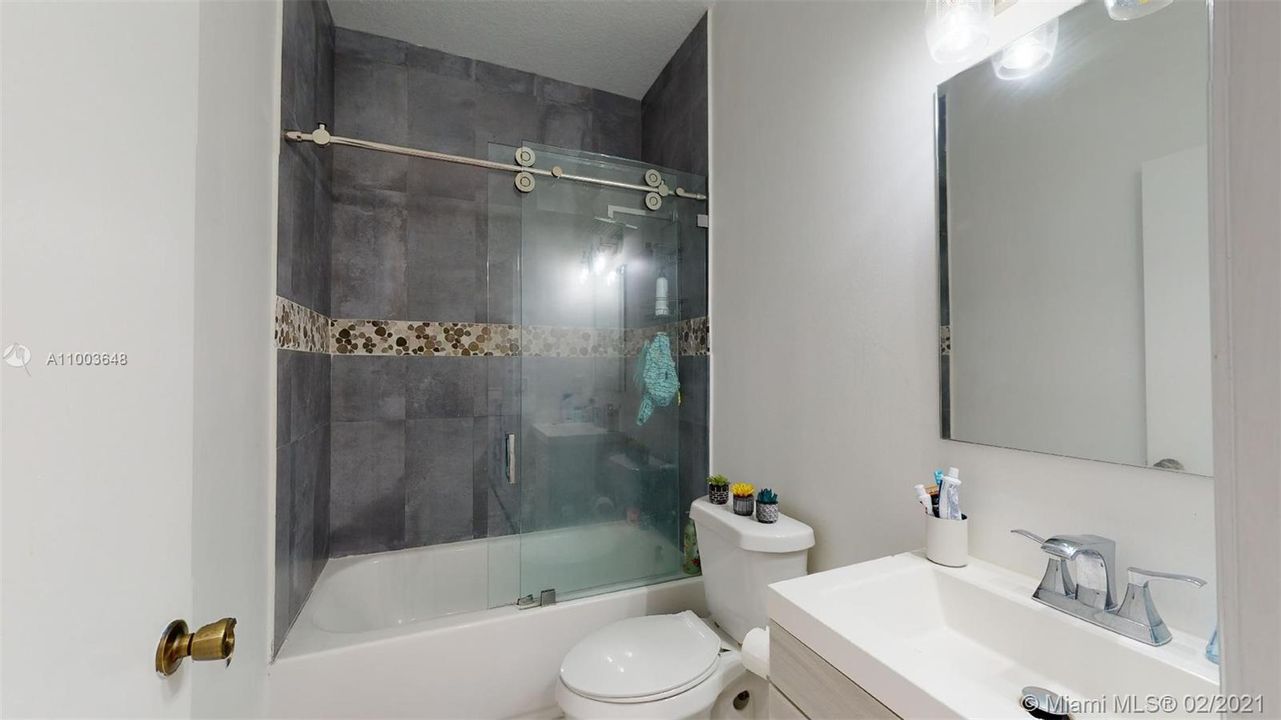 Vendido Recientemente: $300,000 (3 camas, 2 baños, 1616 Pies cuadrados)