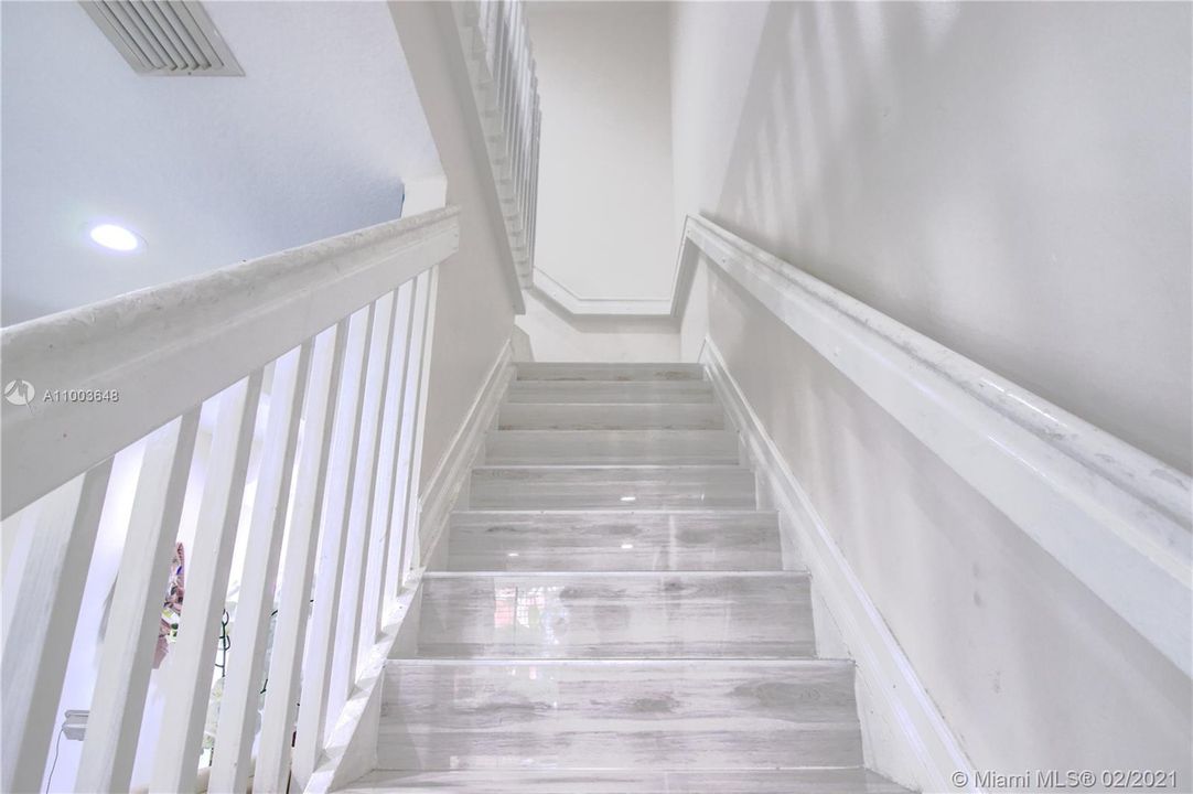 Vendido Recientemente: $300,000 (3 camas, 2 baños, 1616 Pies cuadrados)