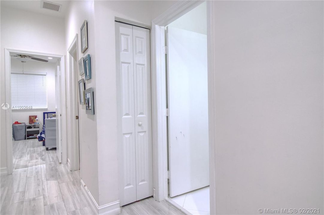 Vendido Recientemente: $300,000 (3 camas, 2 baños, 1616 Pies cuadrados)