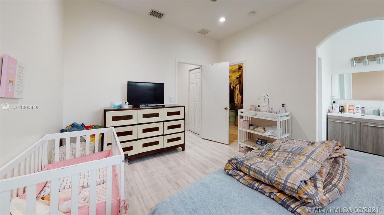 Vendido Recientemente: $300,000 (3 camas, 2 baños, 1616 Pies cuadrados)