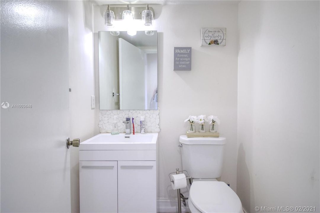 Vendido Recientemente: $300,000 (3 camas, 2 baños, 1616 Pies cuadrados)