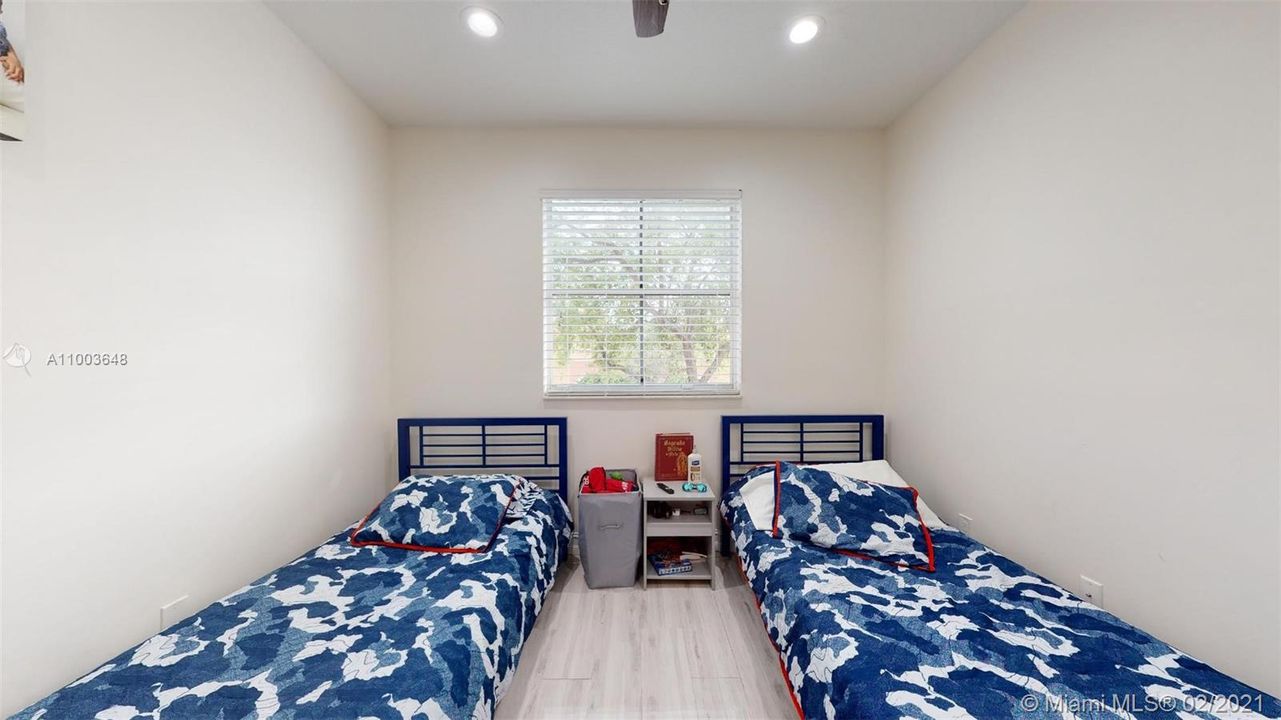 Vendido Recientemente: $300,000 (3 camas, 2 baños, 1616 Pies cuadrados)