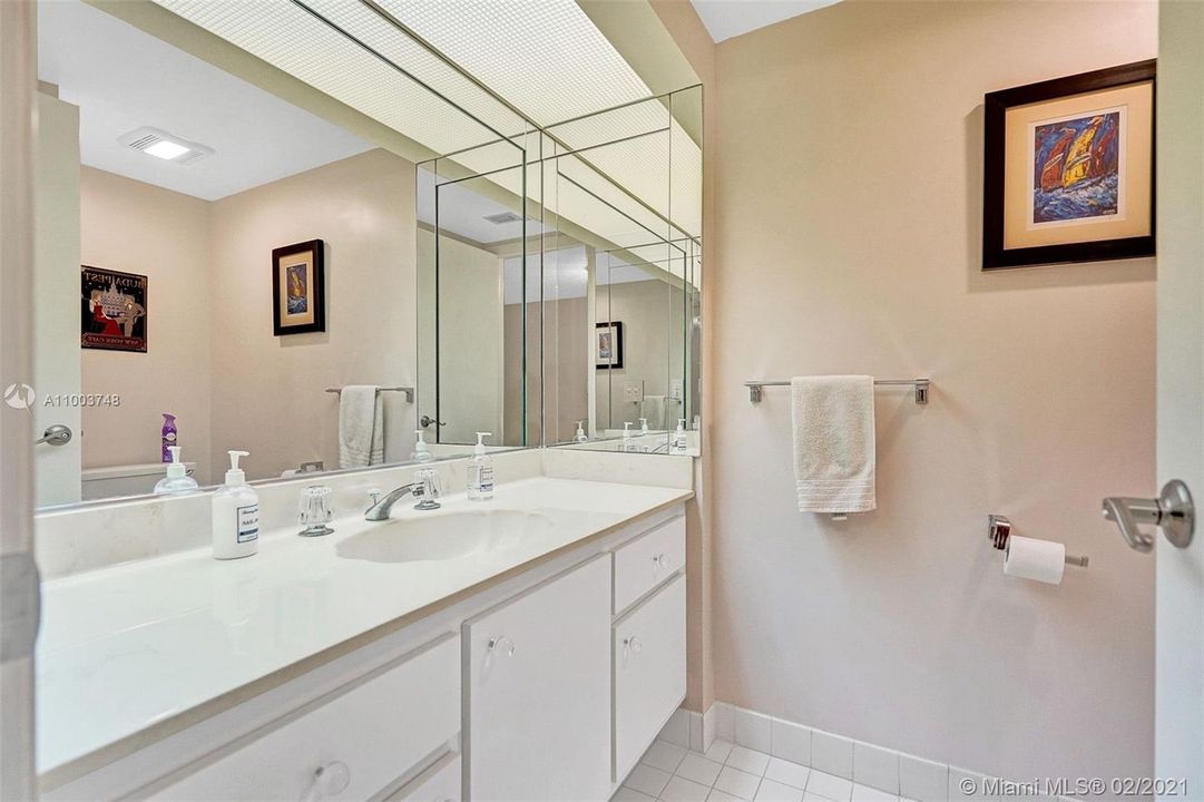 最近售出: $169,900 (3 贝兹, 2 浴室, 1972 平方英尺)