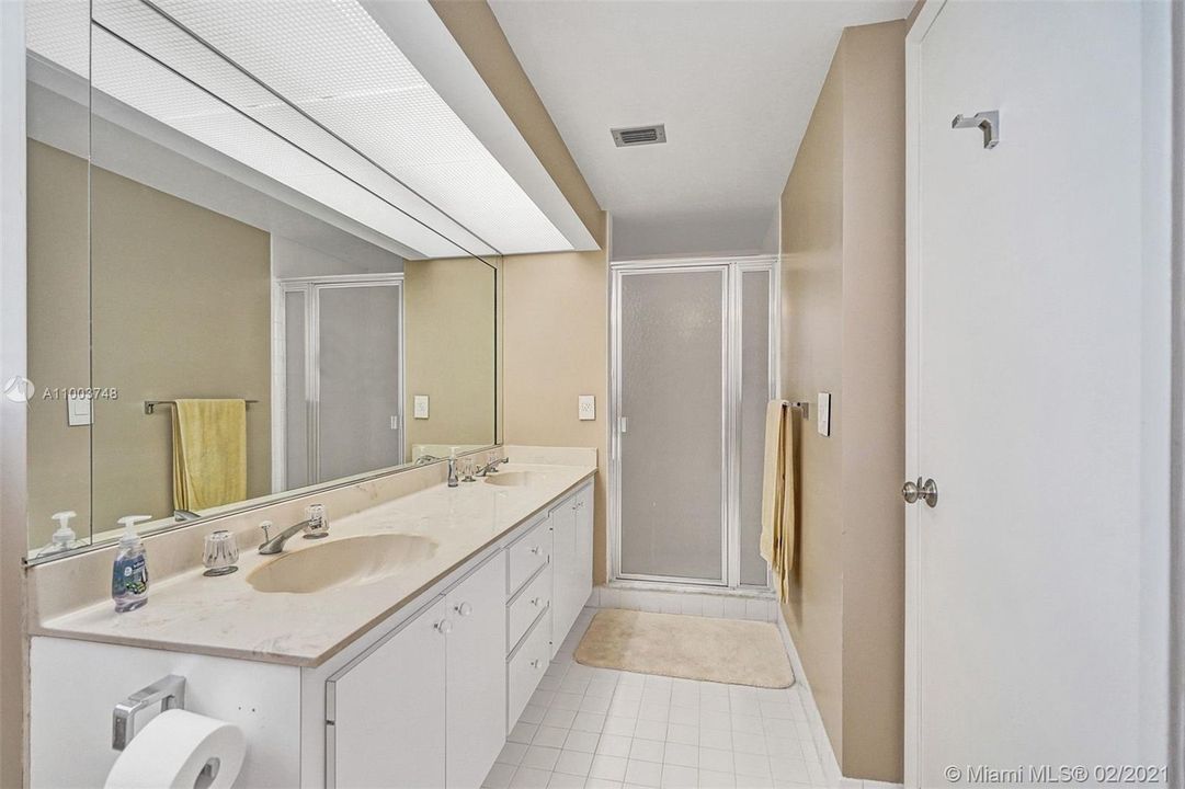 最近售出: $169,900 (3 贝兹, 2 浴室, 1972 平方英尺)