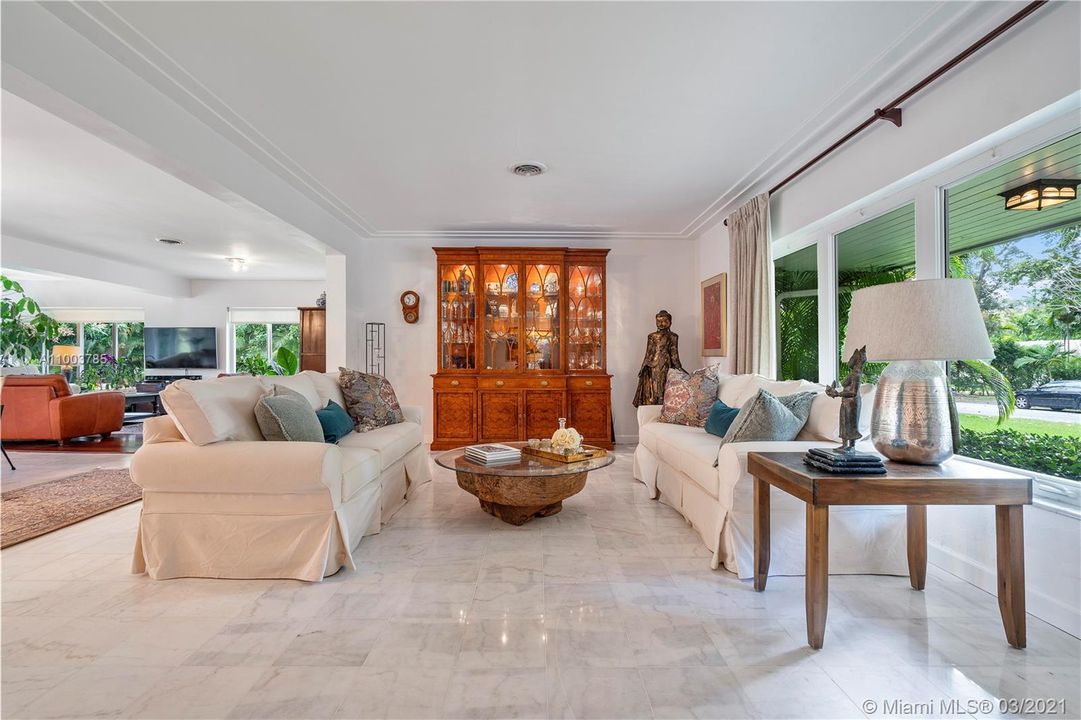 Recently Sold: $1,599,000 (5 beds, 4 baths, 3415 Square Feet)