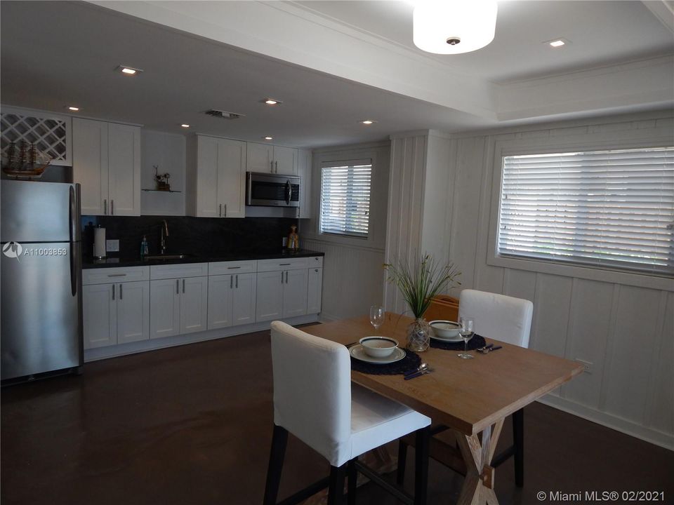 最近租的: $2,800 (1 贝兹, 1 浴室, 904 平方英尺)