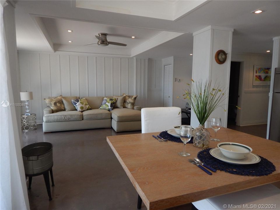 最近租的: $2,800 (1 贝兹, 1 浴室, 904 平方英尺)