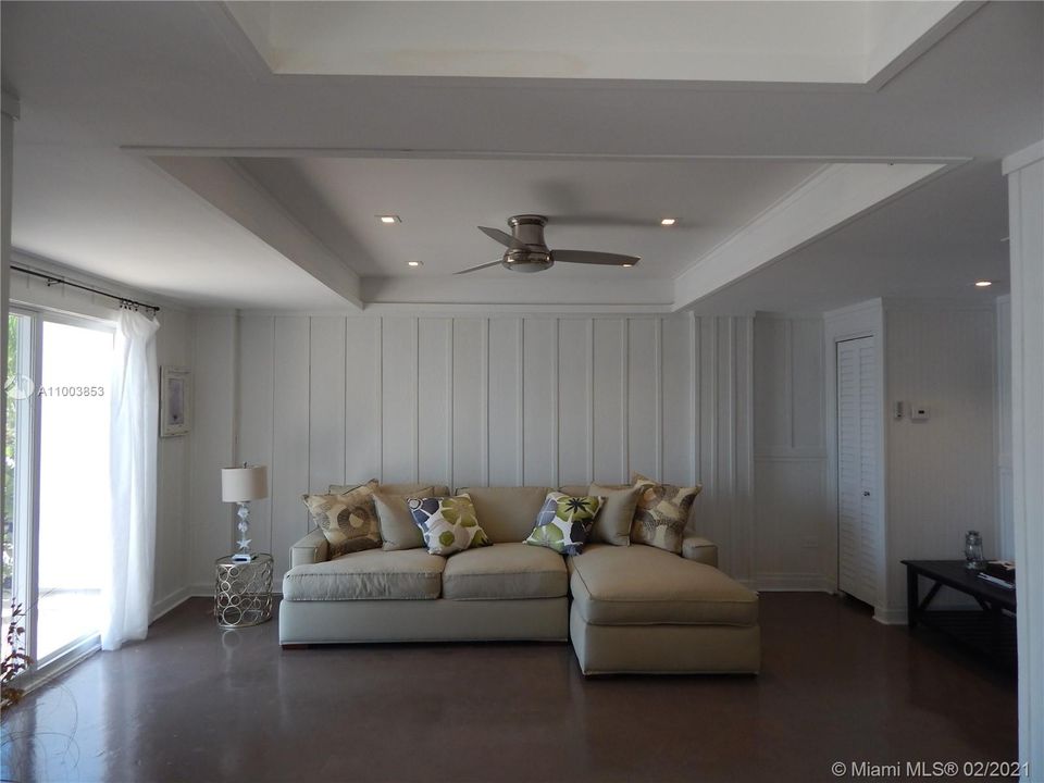 最近租的: $2,800 (1 贝兹, 1 浴室, 904 平方英尺)