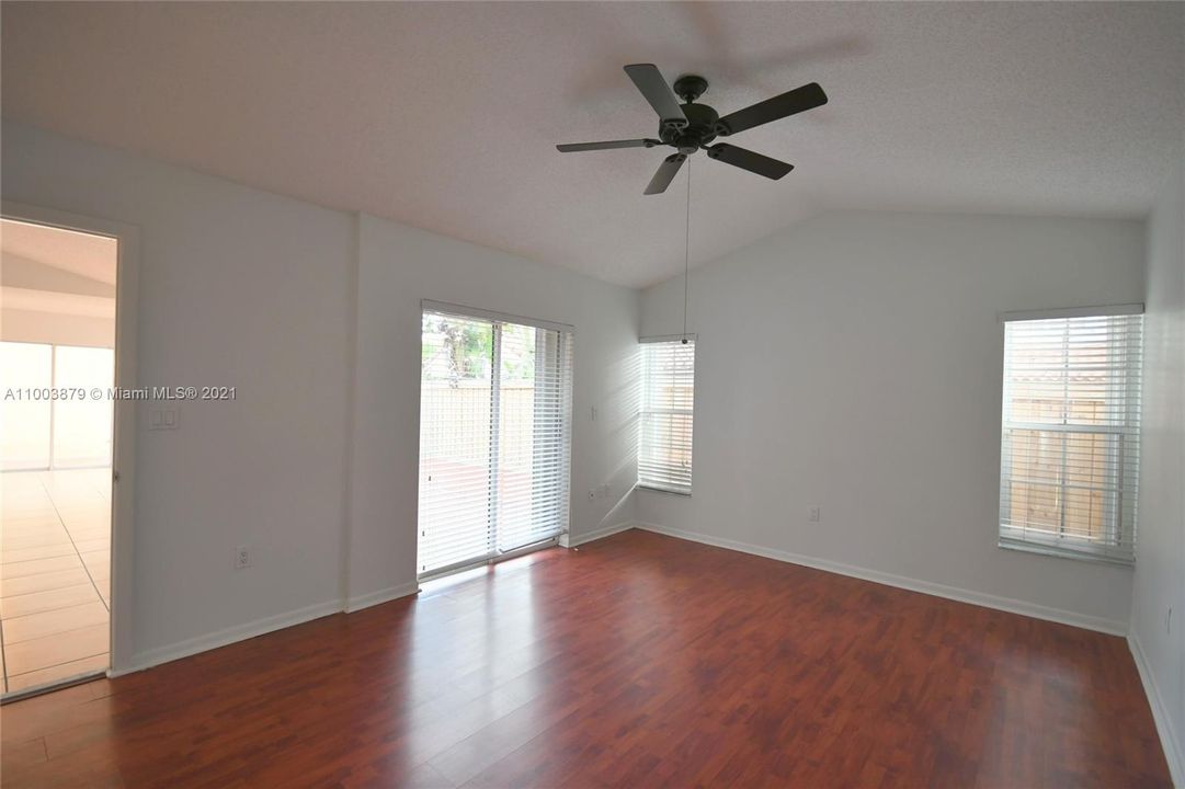 Recently Rented: $4,000 (3 beds, 2 baths, 2289 Square Feet)