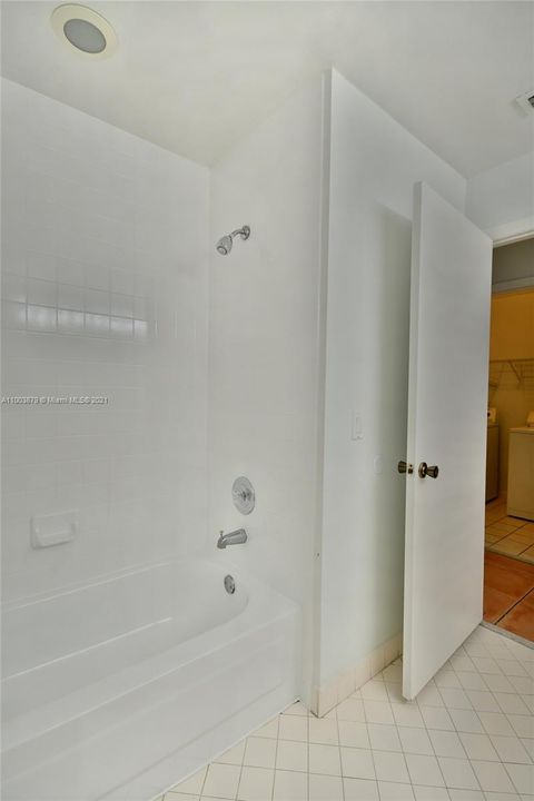 最近租的: $4,000 (3 贝兹, 2 浴室, 2289 平方英尺)