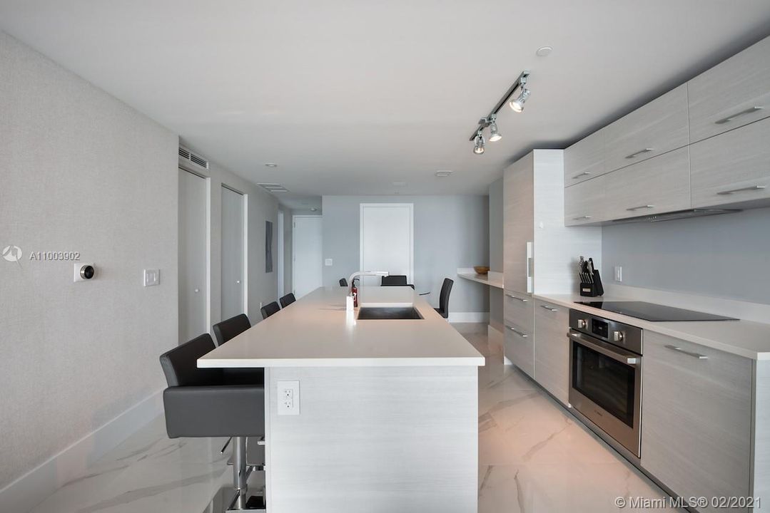Recently Sold: $910,000 (2 beds, 3 baths, 1193 Square Feet)