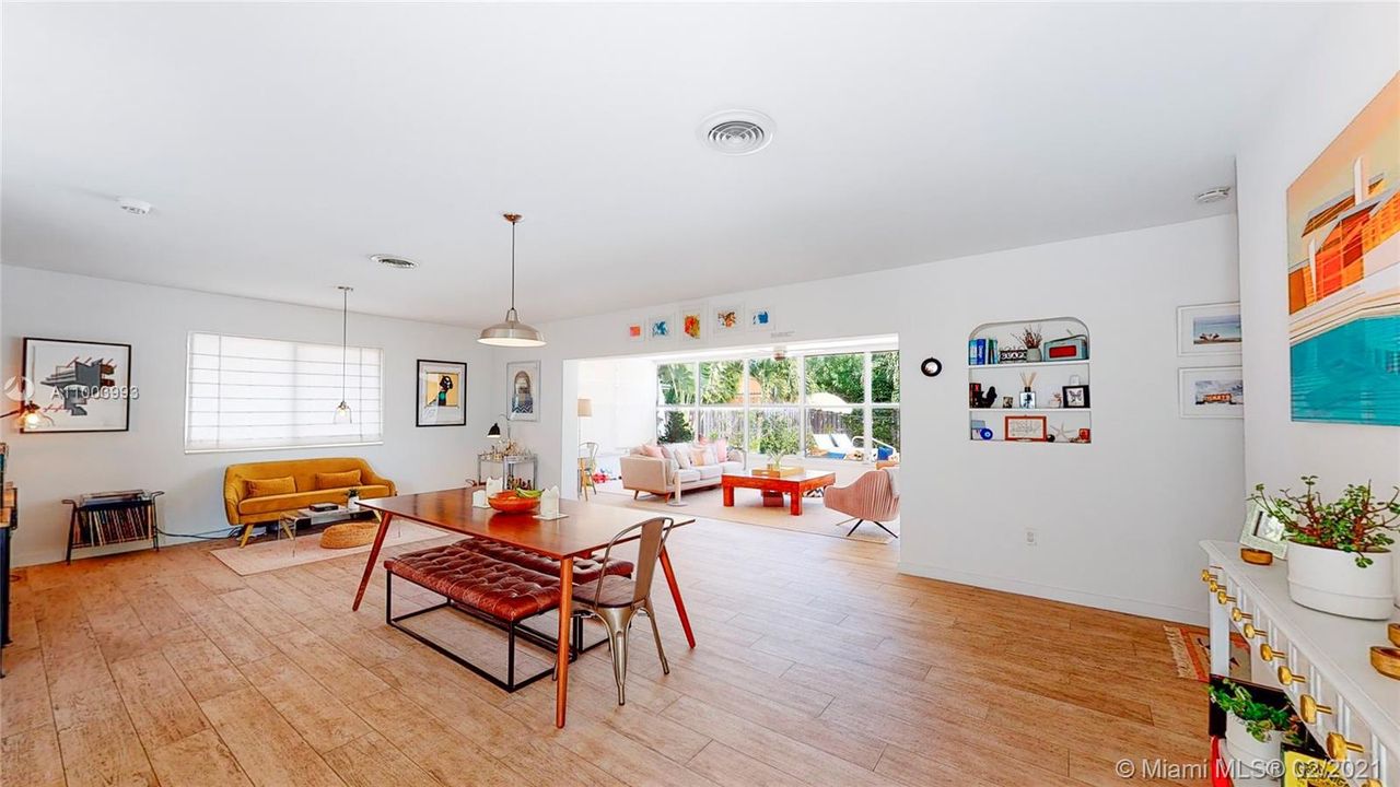 Recently Sold: $649,000 (2 beds, 2 baths, 1242 Square Feet)