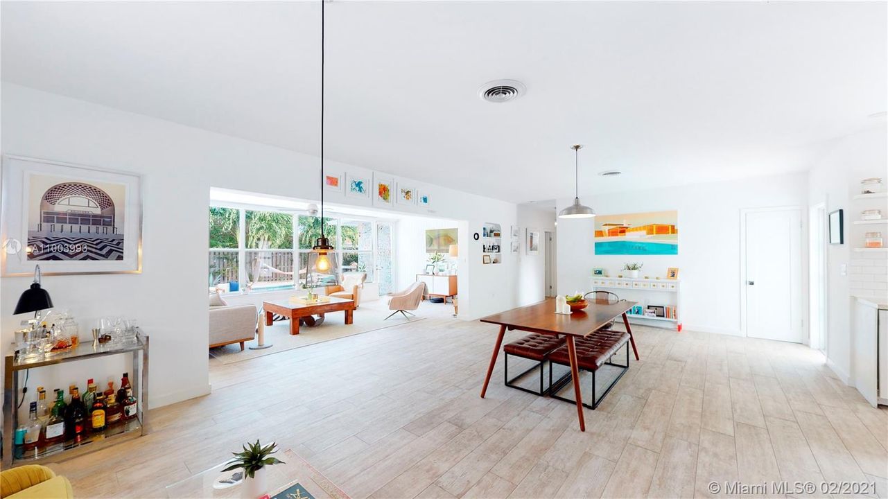 Recently Sold: $649,000 (2 beds, 2 baths, 1242 Square Feet)