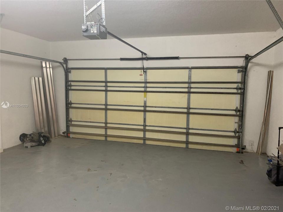 Recently Rented: $2,700 (3 beds, 2 baths, 1298 Square Feet)