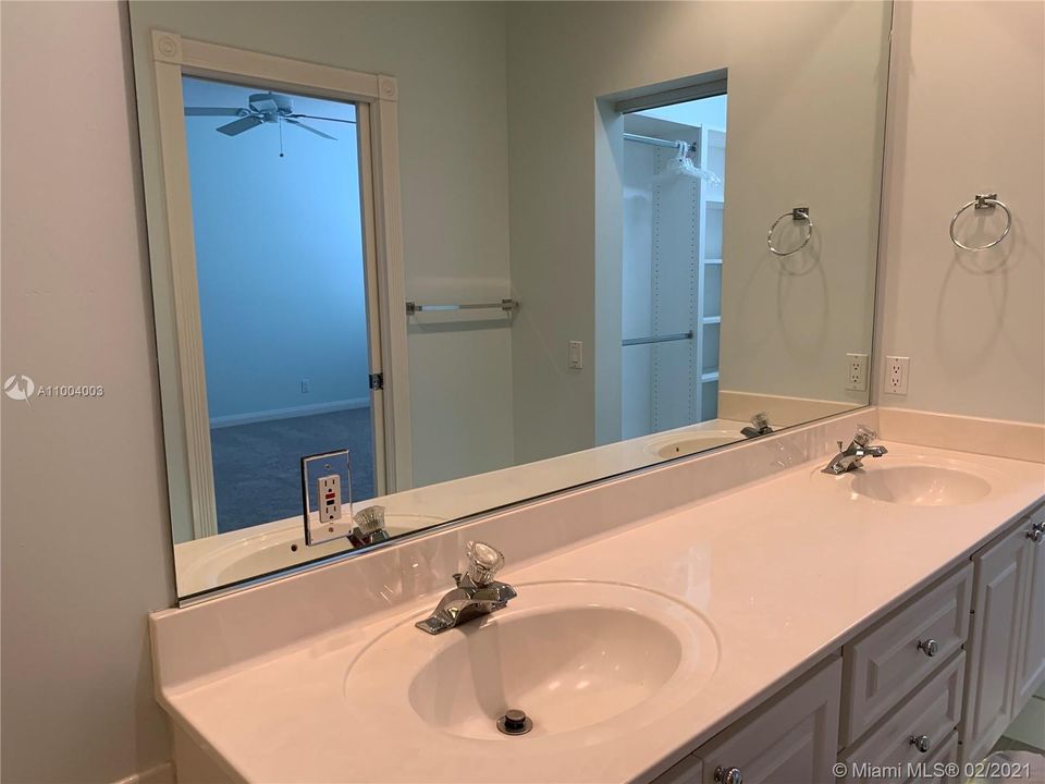 Recently Rented: $2,700 (3 beds, 2 baths, 1298 Square Feet)