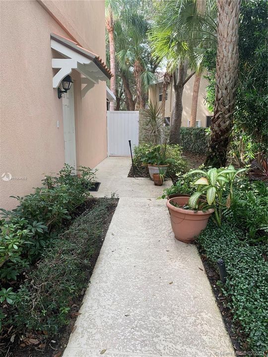 Recently Rented: $2,700 (3 beds, 2 baths, 1298 Square Feet)