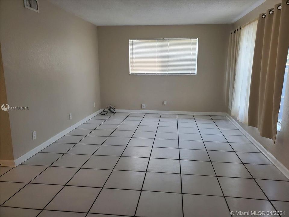 Recently Rented: $1,995 (3 beds, 2 baths, 1848 Square Feet)