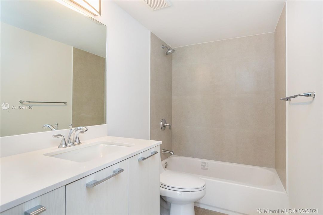 最近租的: $2,000 (1 贝兹, 1 浴室, 895 平方英尺)