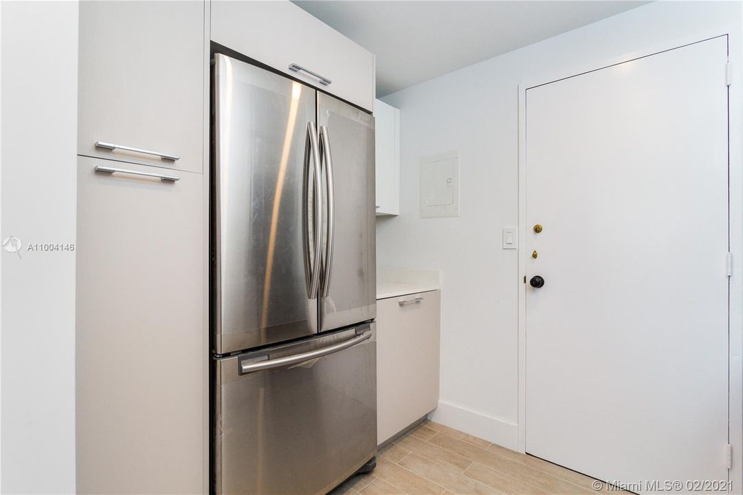 Recently Rented: $2,000 (1 beds, 1 baths, 895 Square Feet)