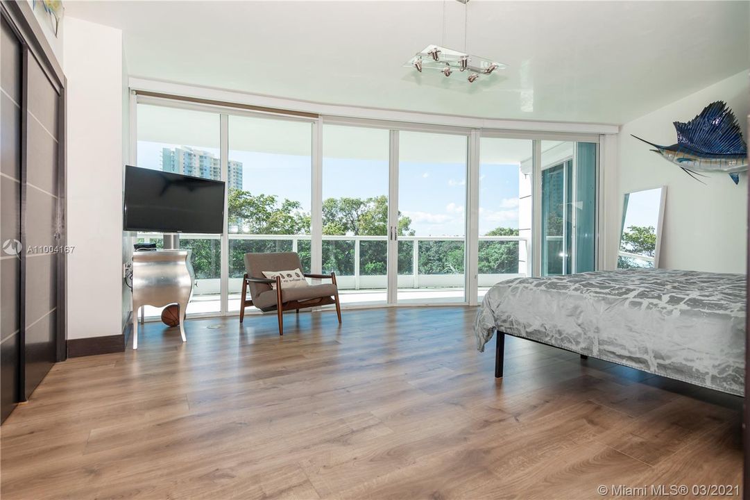 Recently Sold: $1,225,000 (2 beds, 2 baths, 2320 Square Feet)