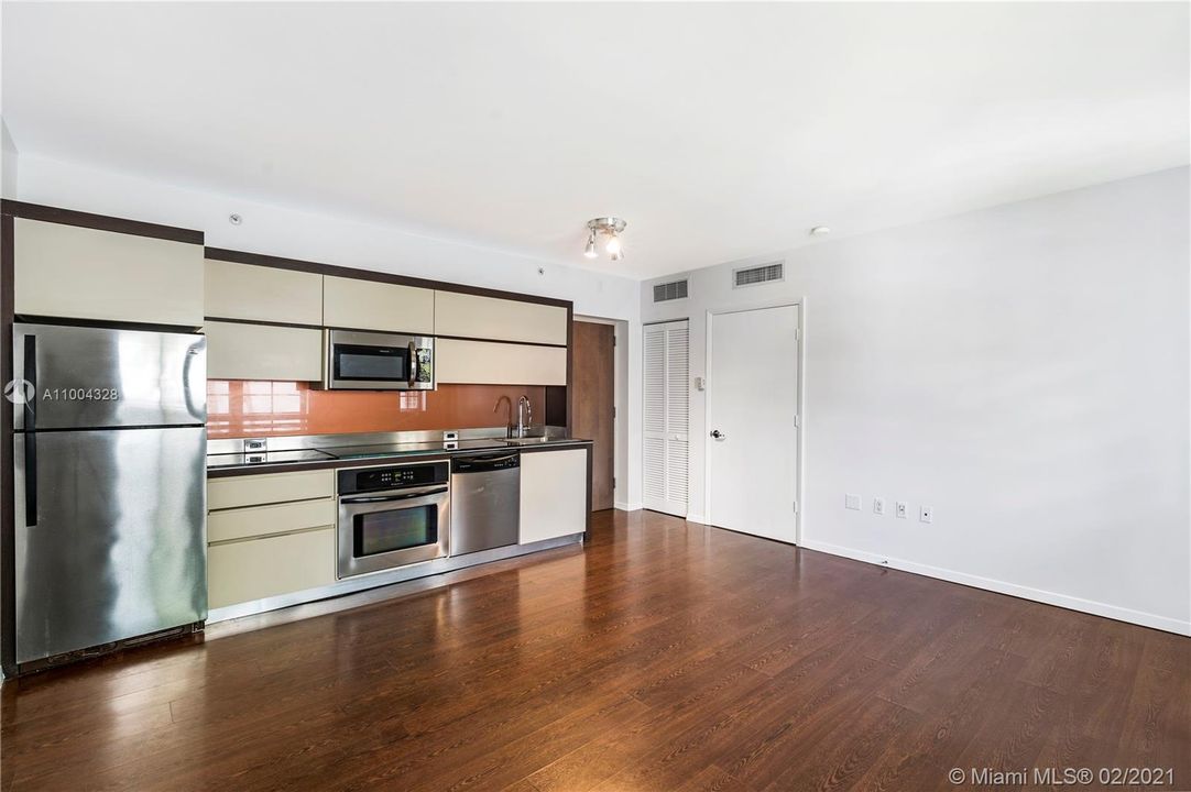 Recently Sold: $250,000 (1 beds, 1 baths, 556 Square Feet)