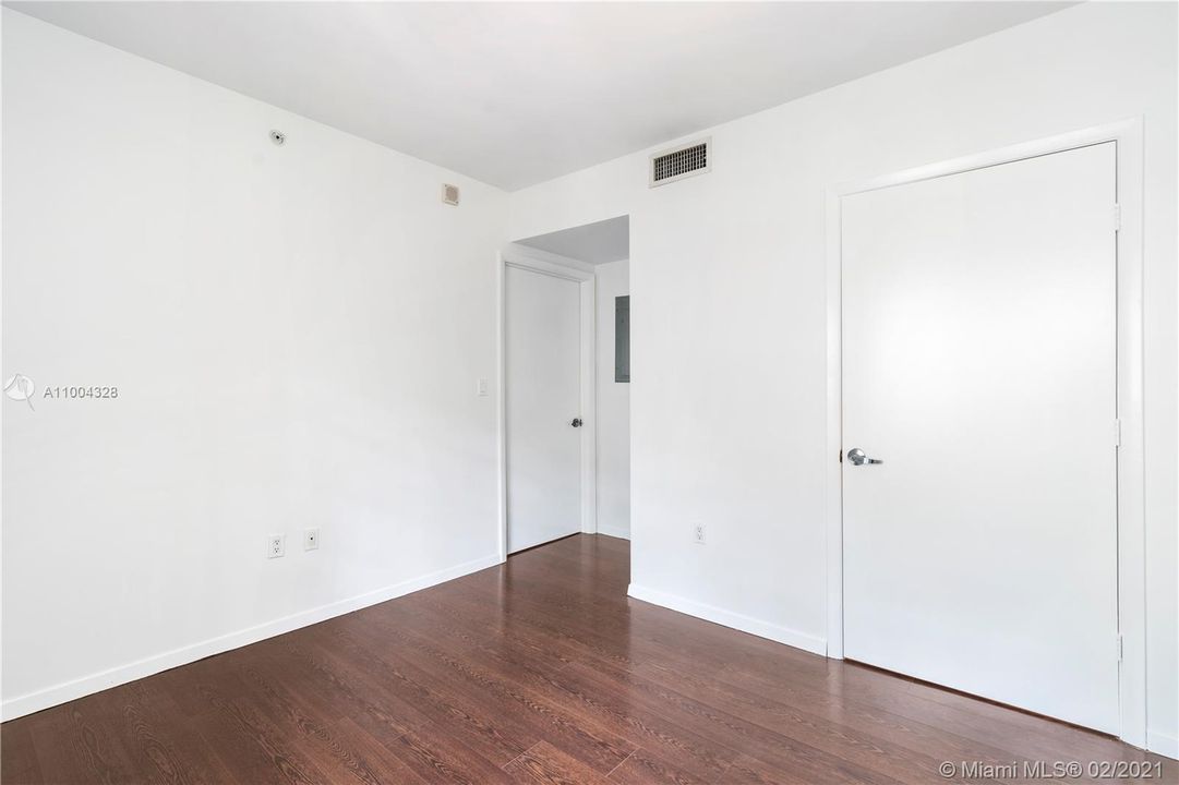 Recently Sold: $250,000 (1 beds, 1 baths, 556 Square Feet)