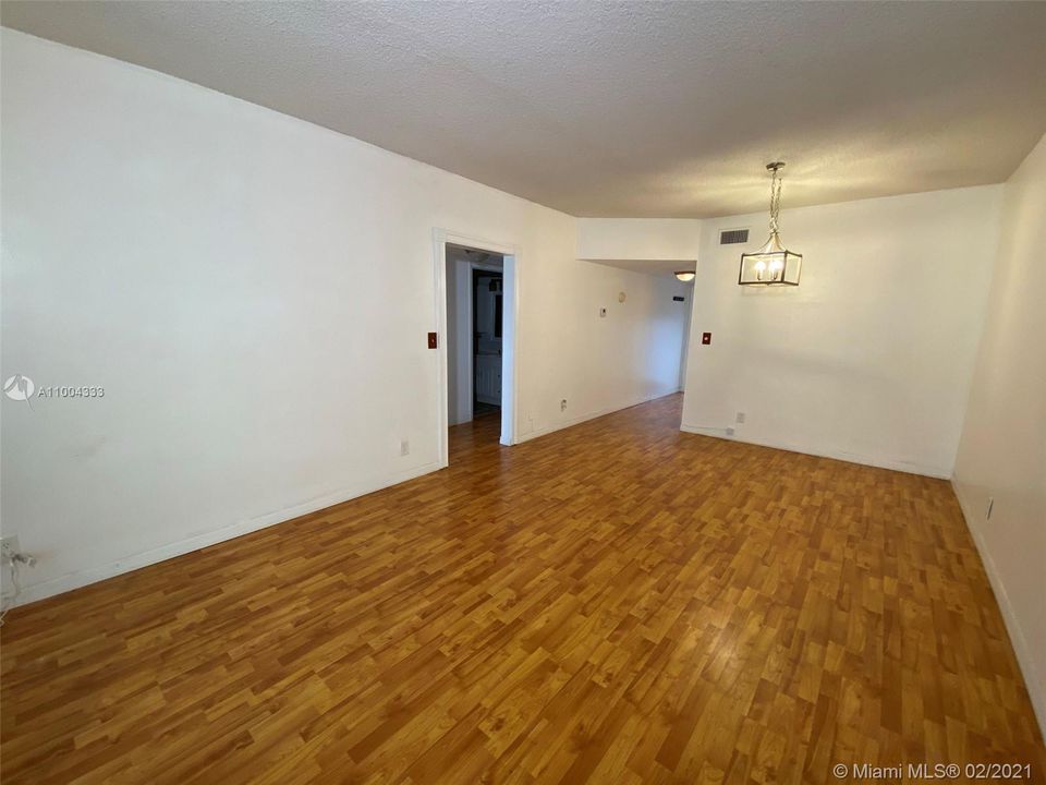 Recently Sold: $84,999 (1 beds, 1 baths, 728 Square Feet)