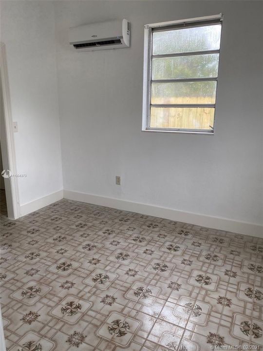 Recently Rented: $950 (0 beds, 1 baths, 250 Square Feet)