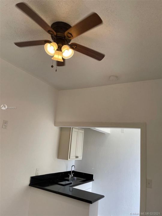 Recently Rented: $950 (0 beds, 1 baths, 250 Square Feet)