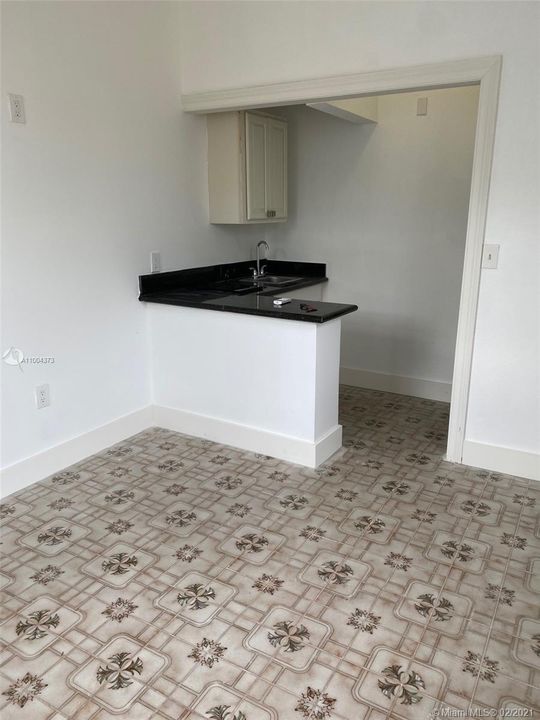 Recently Rented: $950 (0 beds, 1 baths, 250 Square Feet)