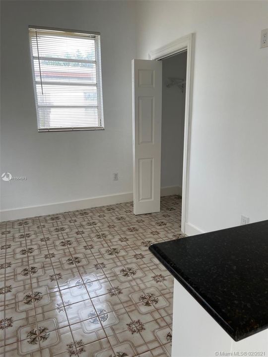 Recently Rented: $950 (0 beds, 1 baths, 250 Square Feet)