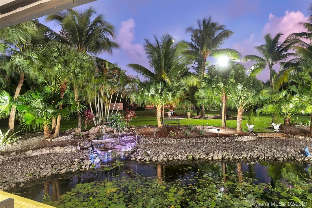 最近售出: $2,273,900 (5 贝兹, 6 浴室, 5760 平方英尺)