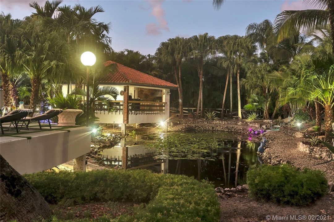 最近售出: $2,273,900 (5 贝兹, 6 浴室, 5760 平方英尺)