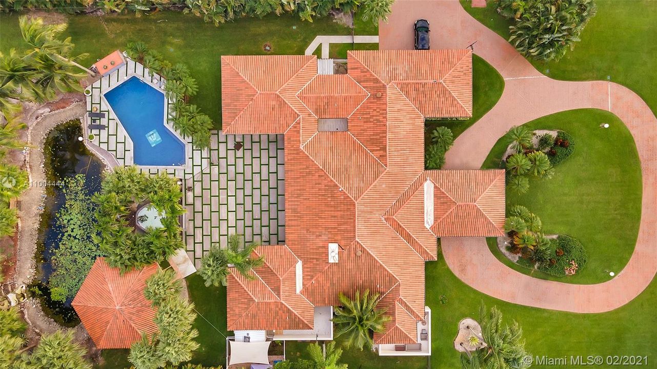 最近售出: $2,273,900 (5 贝兹, 6 浴室, 5760 平方英尺)