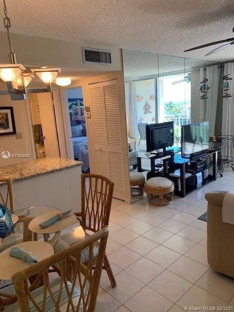 Recently Sold: $358,900 (1 beds, 1 baths, 574 Square Feet)