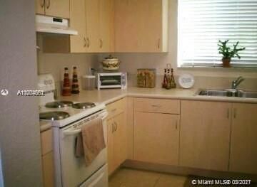 Недавно продано: $215,000 (3 спален, 2 ванн, 1426 Квадратных фут)