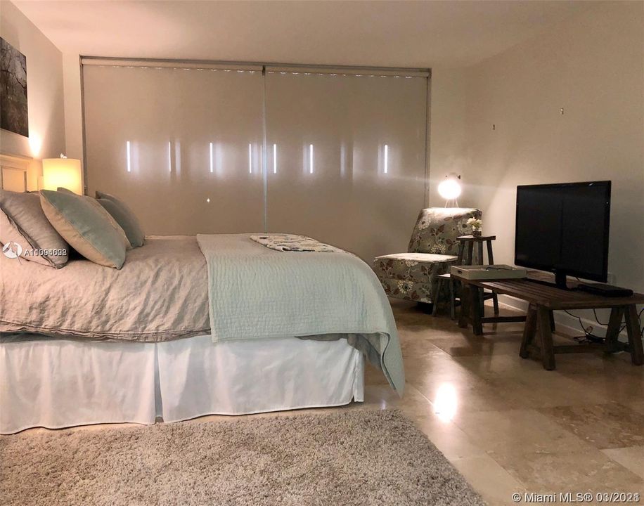 Recently Sold: $1,350,000 (2 beds, 2 baths, 1875 Square Feet)