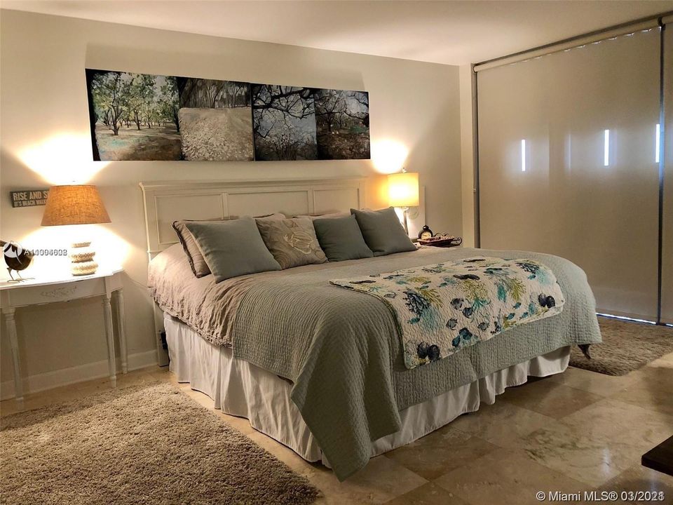 Recently Sold: $1,350,000 (2 beds, 2 baths, 1875 Square Feet)