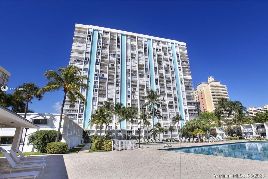 Recently Sold: $1,350,000 (2 beds, 2 baths, 1875 Square Feet)