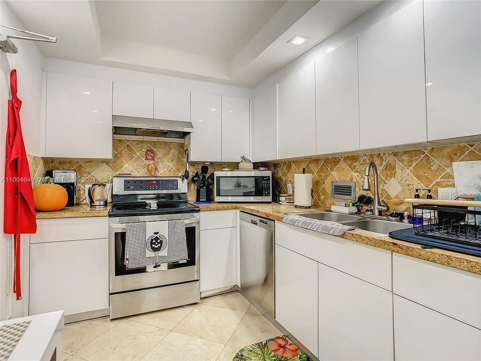 Recently Sold: $695,000 (2 beds, 2 baths, 1514 Square Feet)