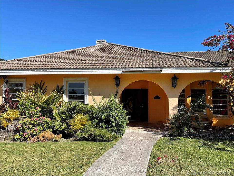 Recently Sold: $975,000 (5 beds, 5 baths, 3505 Square Feet)