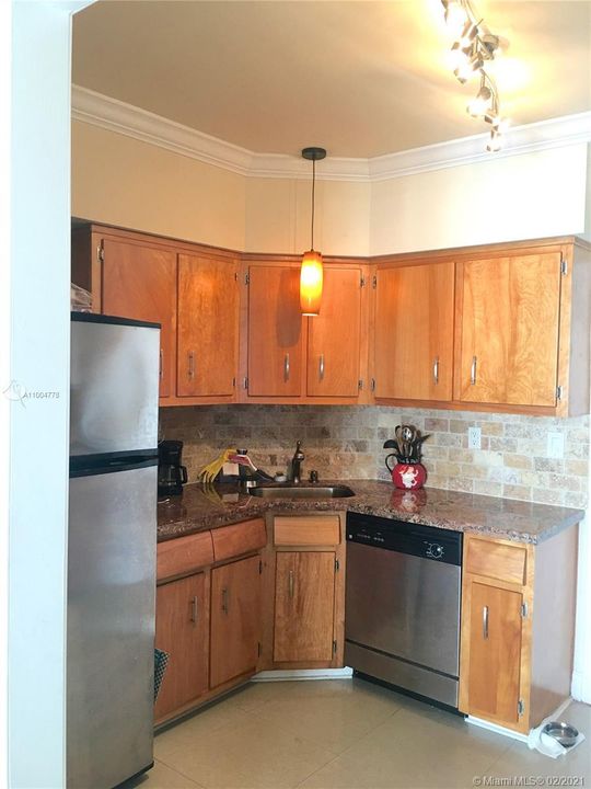 Recently Sold: $345,000 (1 beds, 1 baths, 750 Square Feet)