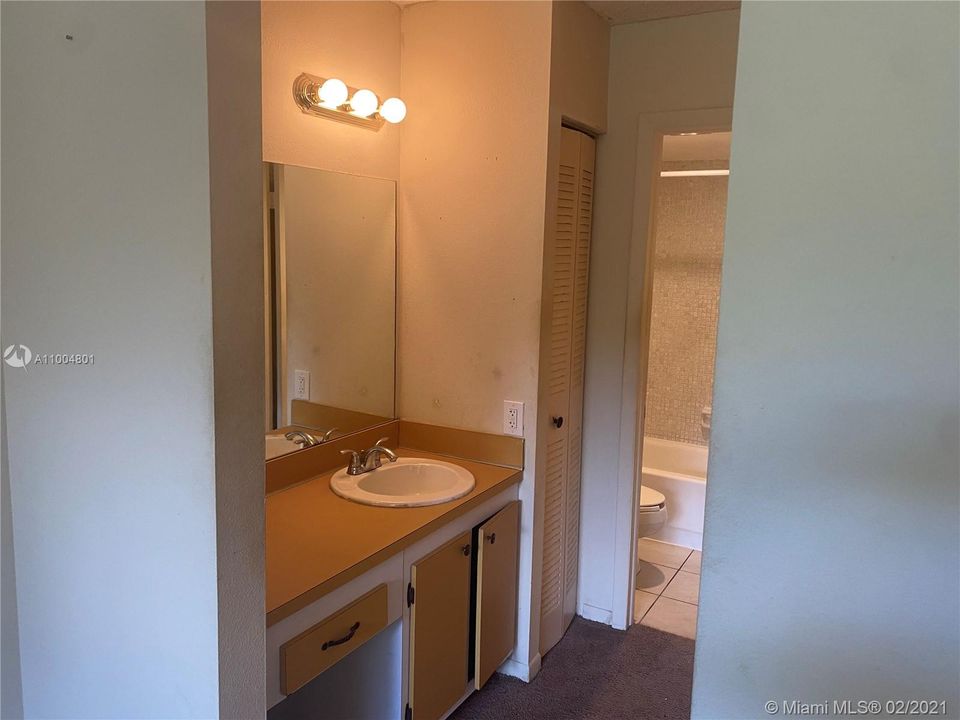 Recently Sold: $58,950 (1 beds, 1 baths, 750 Square Feet)