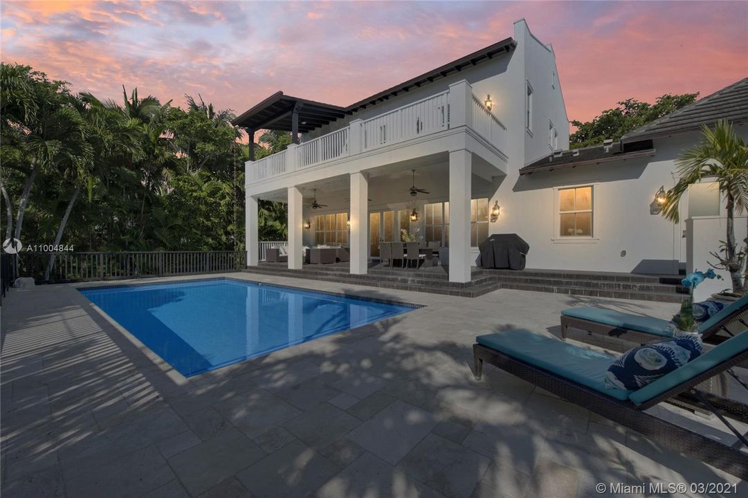 Recently Sold: $2,700,000 (5 beds, 5 baths, 3765 Square Feet)
