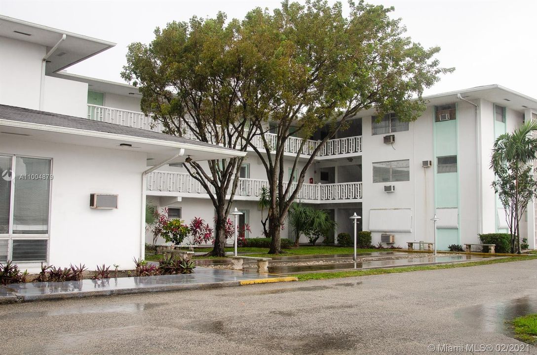 最近售出: $82,000 (1 贝兹, 1 浴室, 640 平方英尺)