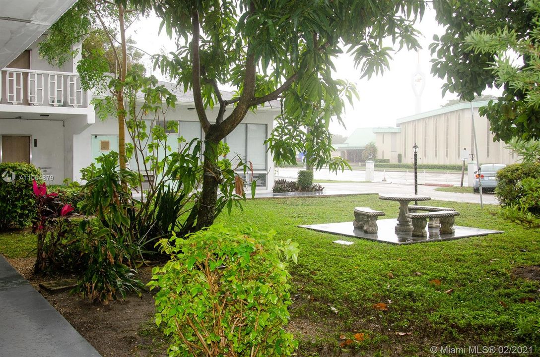 最近售出: $82,000 (1 贝兹, 1 浴室, 640 平方英尺)