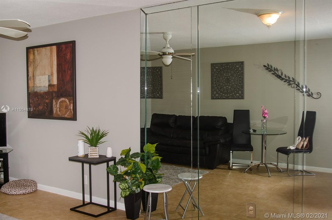 最近售出: $82,000 (1 贝兹, 1 浴室, 640 平方英尺)