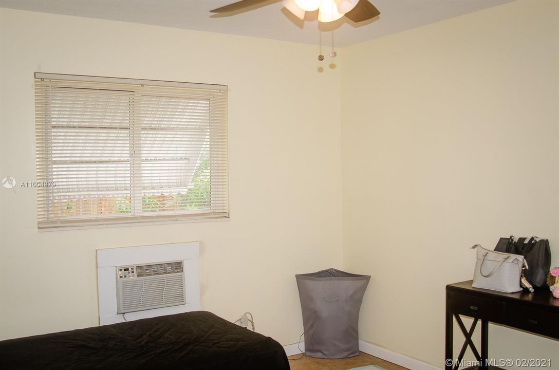 最近售出: $82,000 (1 贝兹, 1 浴室, 640 平方英尺)