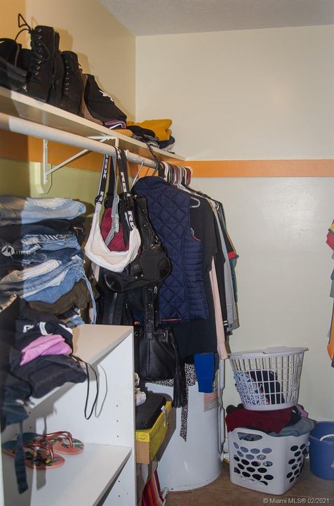 最近售出: $82,000 (1 贝兹, 1 浴室, 640 平方英尺)