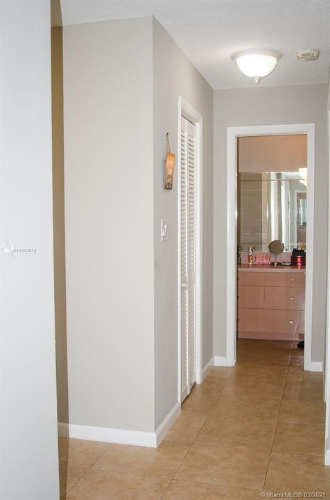 最近售出: $82,000 (1 贝兹, 1 浴室, 640 平方英尺)